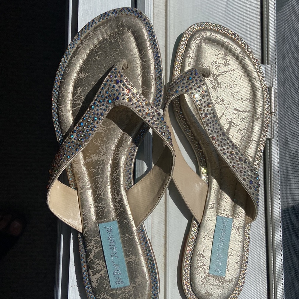Sandals - Picture 2 of 4
